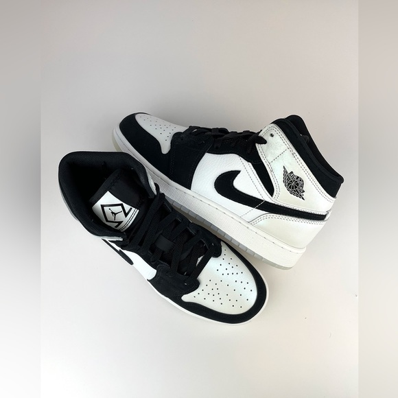 Jordan 1 Mid (GS) Diamond Shorts Sneakers - Picture 2 of 8